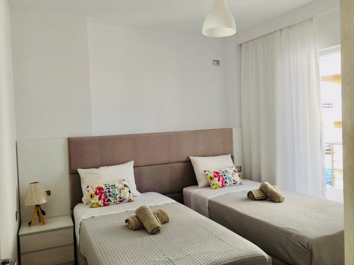 Sea And Sun Apartments Sarandë Esterno foto